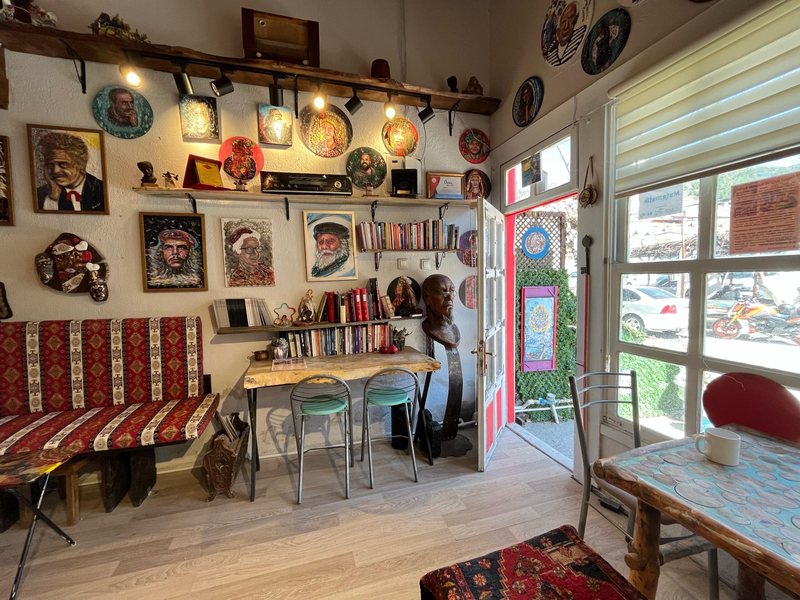 c8703912-4573-4b4f-ba39-1e0fc6c93dbe-scaled